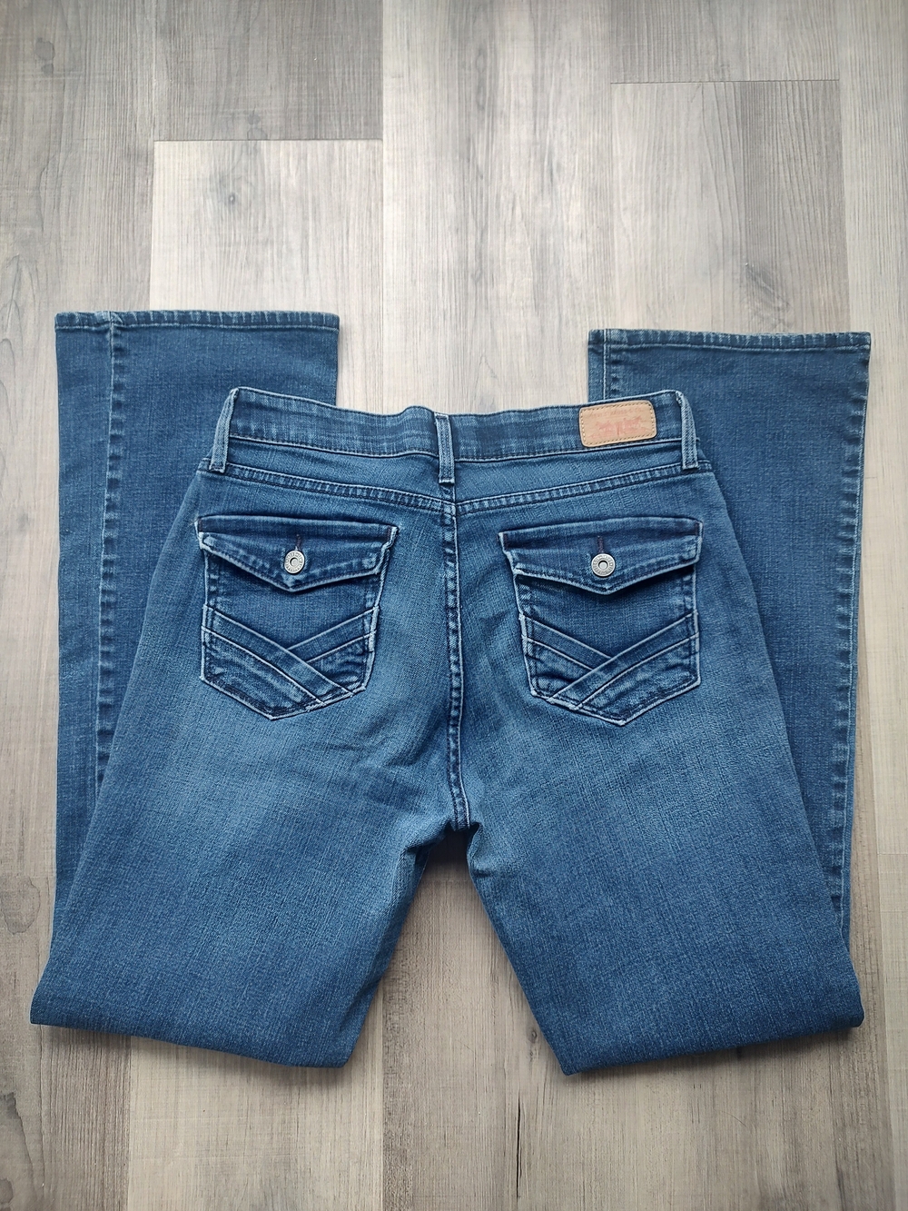 Levi's Bootcut Jeans - size 8